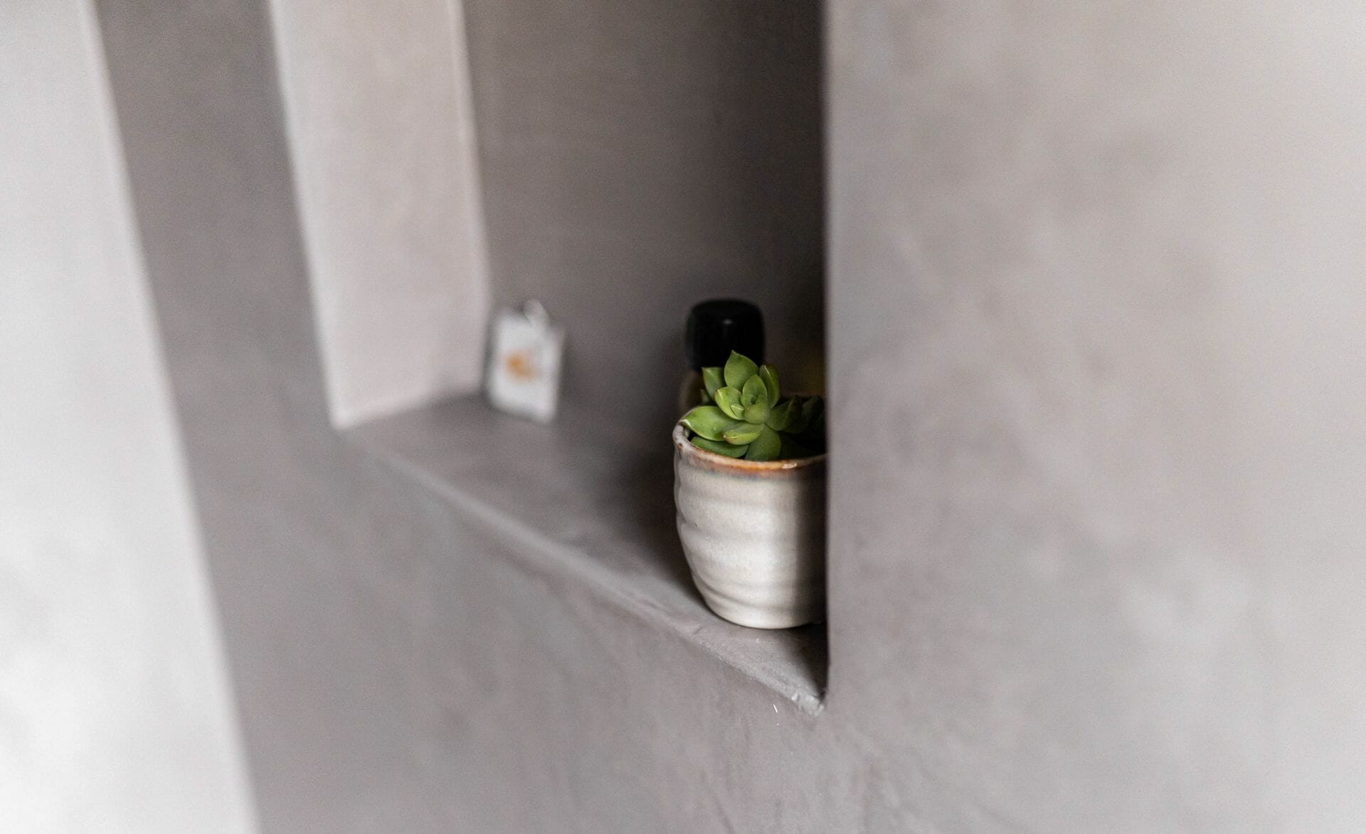 Microtopping on shelf in a bathroom space